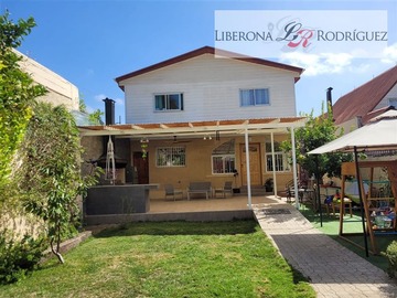 Casa en venta en Casa en Quilpué, Quilpué - 4 dormitorios, 4 baños