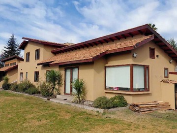 Casa en venta en Casa Amplia en venta en Condominio (173766), Isla de Maipo - 5 dormitorios, 4 baños