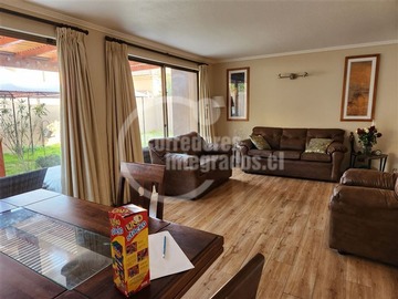 Casa en arriendo mensual en Altura Pie Andino, Lo Barnechea - 5 dormitorios, 4 baños