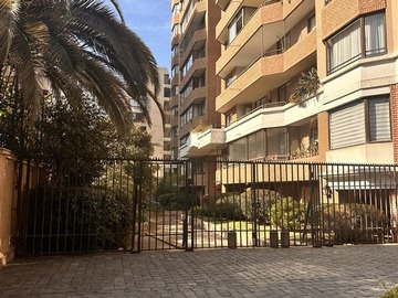 Departamento en arriendo mensual en Excelente depto. En arriendo 4 dormitorios 3 baños mas dormitorio servicio con baño un estacionamenito mas bodega., Las Condes - 3 dormitorios, 4 baños