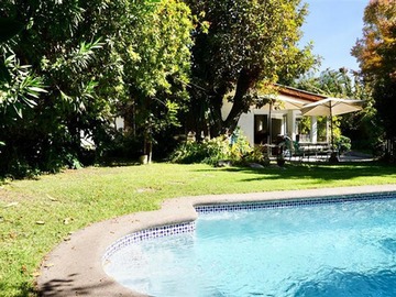 Casa en venta en Las hualtatas / remodelar, Vitacura - 4 dormitorios, 3 baños
