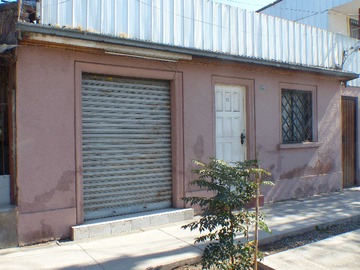 Casa en venta en Amplia casa mas local comercial (67215), Cerro Navia - 3 dormitorios, 1 baño