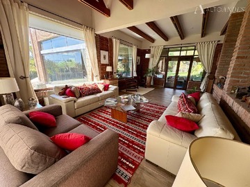 Casa en venta en Arboretum, Peñalolén - 6 dormitorios, 5 baños