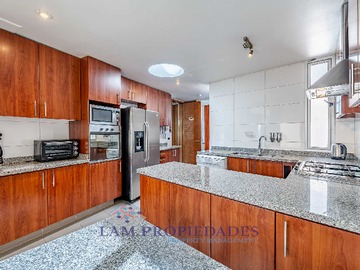Departamento en venta en Dpto Venta 3 dorm +servicios Lo Barnechea (76224), Lo Barnechea - 3 dormitorios, 4 baños