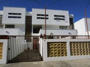 Casa en arriendo mensual en Sarratea,598, Viña del Mar - 4 dormitorios, 4 baños
