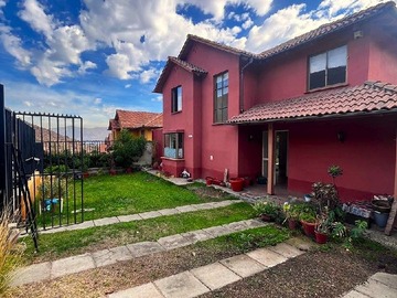Casa en venta en Los Guayacanes, Santiago - 4 dormitorios, 3 baños