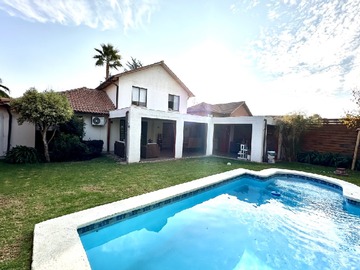 Casa en venta en Ciudad de los valles, Pudahuel - 4 dormitorios, 3 baños