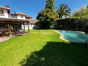 Casa en venta en Carlos peña otaegui, Las Condes - 5 dormitorios, 5 baños
