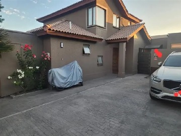 Casa en venta en Vende Hermosa Casa Chilena el Remanso Chicureo/Colina - 5 dormitorios, 3 baños