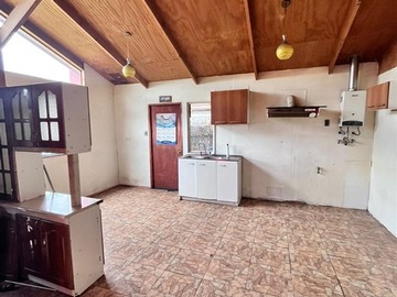 Casa en venta en Ciriaco alvarez & marchant, Coyhaique - 9 dormitorios, 3 baños