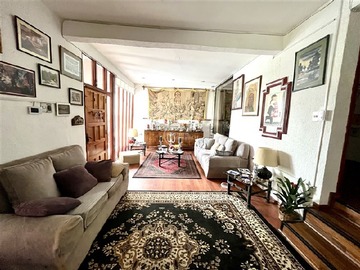 Casa en venta en Las lomas, Las Condes - 5 dormitorios, 4 baños