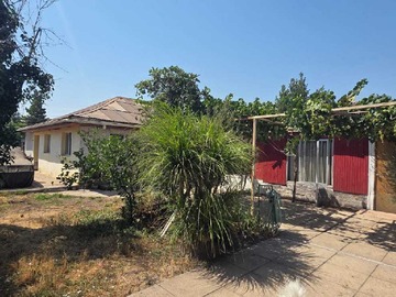 Casa en venta en 2 Casas en amplio terreno - Metro El Parrón (174102), La Cisterna - 9 dormitorios, 3 baños