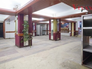 Local Comercial en venta en Moneda con San Antonio, Santiago - 5 baños