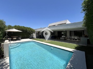 Casa en venta en Colegio Highlands, Colina - 3 dormitorios, 3 baños