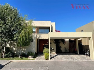 Venta / Casa / Colina