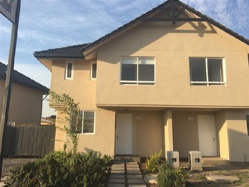 Casa en venta en La Montaña Norte 3650, Lampa - 3 dormitorios, 2 baños