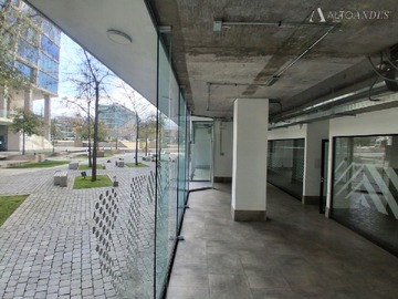 Local Comercial en arriendo mensual en Av La Dehesa altura 1800, Lo Barnechea - 1 baño