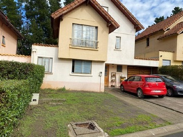 Casa en venta en Avenida Borde Laguna con Avenida Lomas de la Luz., Valparaíso - 5 dormitorios, 3 baños