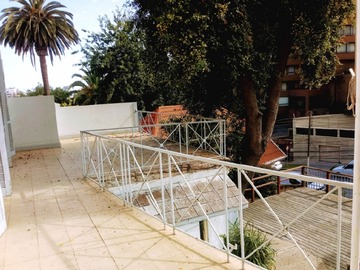 Casa en venta en Traslaviña, Viña del Mar - 10 dormitorios, 4 baños