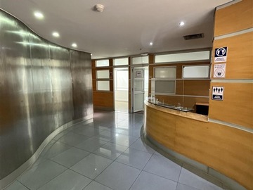Oficina en arriendo mensual en Avenida Kennedy 5741, Las Condes - 5 dormitorios, 3 baños