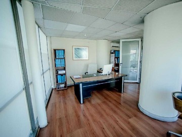 Oficina en arriendo mensual en Oficina 127m2 HuechurabaTeleférico 2027 (173776), Huechuraba