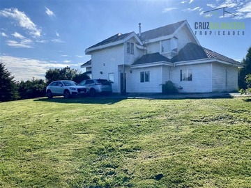 Casa en venta en Parque Ivian 2, Puerto Varas - 4 dormitorios, 2 baños