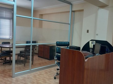 Oficina en venta en Serrano /Metro U. de Chile, Santiago - 5 dormitorios, 3 baños