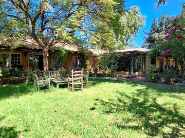 Casa en venta en Hermosa casa patronal y campo 6,75 Has (176987), Santa Cruz - 4 dormitorios, 2 baños