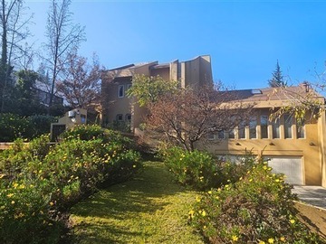 Casa en venta en Carolina Rabat, Vitacura - 5 dormitorios, 4 baños