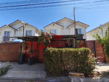 Casa en venta en Hermosa Casa Dos Pisos, 4 Dormitorios 3 Baños, Lampa - 4 dormitorios, 3 baños