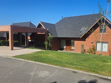 Casa en venta en Condominio Las Pircas, Peñalolén - 5 dormitorios, 5 baños