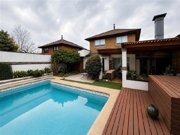 Casa en venta en Sector mall vivo Chillán, Chillán - 4 dormitorios, 4 baños