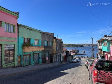 Casa en venta en Blanco con Pedro Montt, Castro - 5 dormitorios, 3 baños