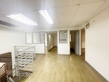 Oficina en arriendo mensual en Espacio Ideal para Talleres Artesanales (163118), Santiago - 2 baños