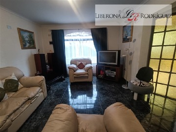 Casa en venta en Casa en Cerro Cordillera, Valparaíso - 4 dormitorios, 2 baños