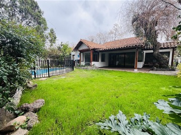 Casa en arriendo mensual en El Rodeo / Camino del Ayuntamiento, Lo Barnechea - 3 dormitorios, 3 baños
