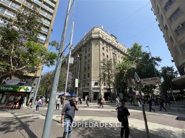 Oficina en venta en Ahumada / Huérfanos, Santiago - 6 dormitorios, 2 baños