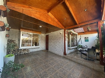 Casa en venta en El parrón 251, Puente Alto - 4 dormitorios, 2 baños