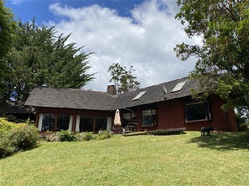 Casa en venta en Parque Ivian 1, Puerto Varas - 4 dormitorios, 3 baños