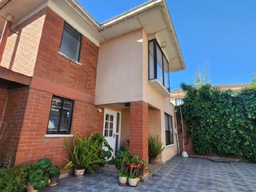 Casa en venta en Calle caleta de chile uno 18341, Maipú - 4 dormitorios, 3 baños