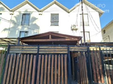 Casa en venta en Frente metro Vespucio Norte, Huechuraba, Huechuraba - 3 dormitorios, 2 baños