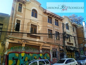 Casa en venta en Casona en subida Cumming Valparaíso, Valparaíso - 18 dormitorios, 5 baños