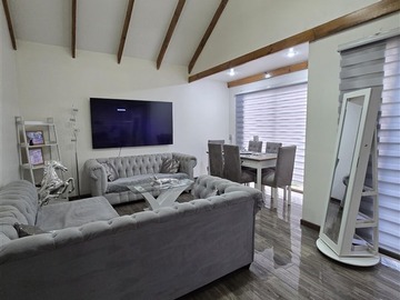 Casa en venta en Valle lo castillo, Machalí - 5 dormitorios, 3 baños