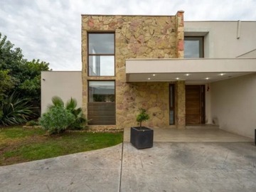 Casa en venta en Portal chamisero chicureo, Colina - 4 dormitorios, 4 baños