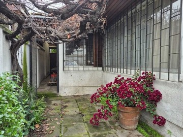 Casa en venta en Casa para remodelar cerca estadio español (179437), Las Condes - 6 dormitorios, 2 baños