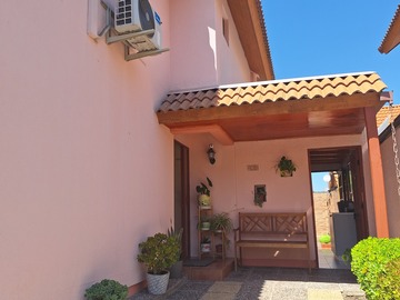 Casa en venta en Tineo Nte. 8295, Peñalolén - 3 dormitorios, 3 baños