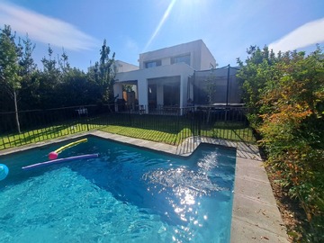 Arriendo Mensual / Casa / Colina
