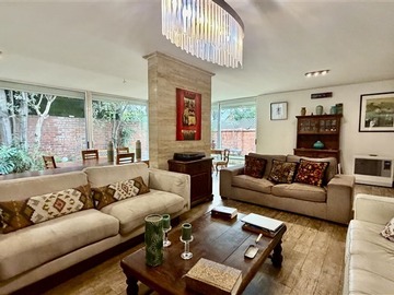 Casa en venta en Martín alonso Pinzon, Las Condes - 6 dormitorios, 4 baños