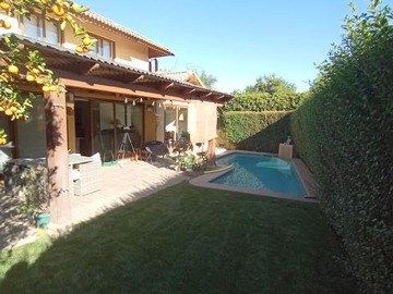 Casa en venta en Av. El Carmen/Huechuraba - Av. El Carmen/Huechuraba, Huechuraba - 4 dormitorios, 4 baños