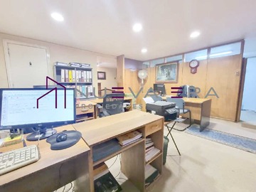 Oficina en venta en Vendo Ofic. 4 privados en Stgo Centro (168786), Santiago - 2 baños